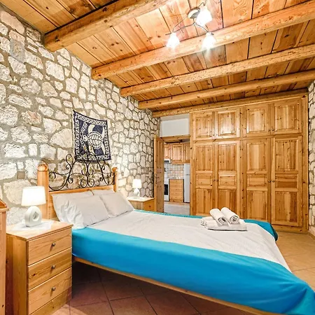 Joanna's Stone Apartament