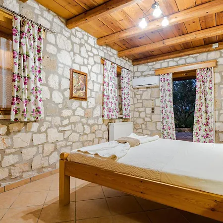 Joanna's Stone Apartament